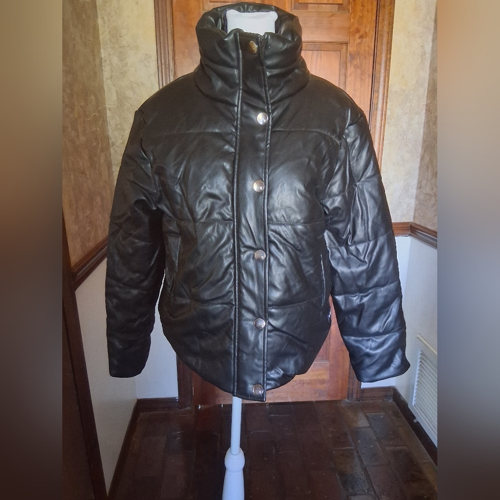 NWT Womens Hurley Black Vegan Puffer Jacket.